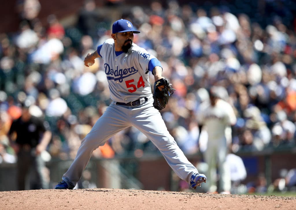 En 2017 Romo pasó a engrosar las filas del archirrival de los Giants, los Dodgers de Los Ángeles. Sin embargo, no encajó y la aventura angelina duró apenas 30 apariciones.