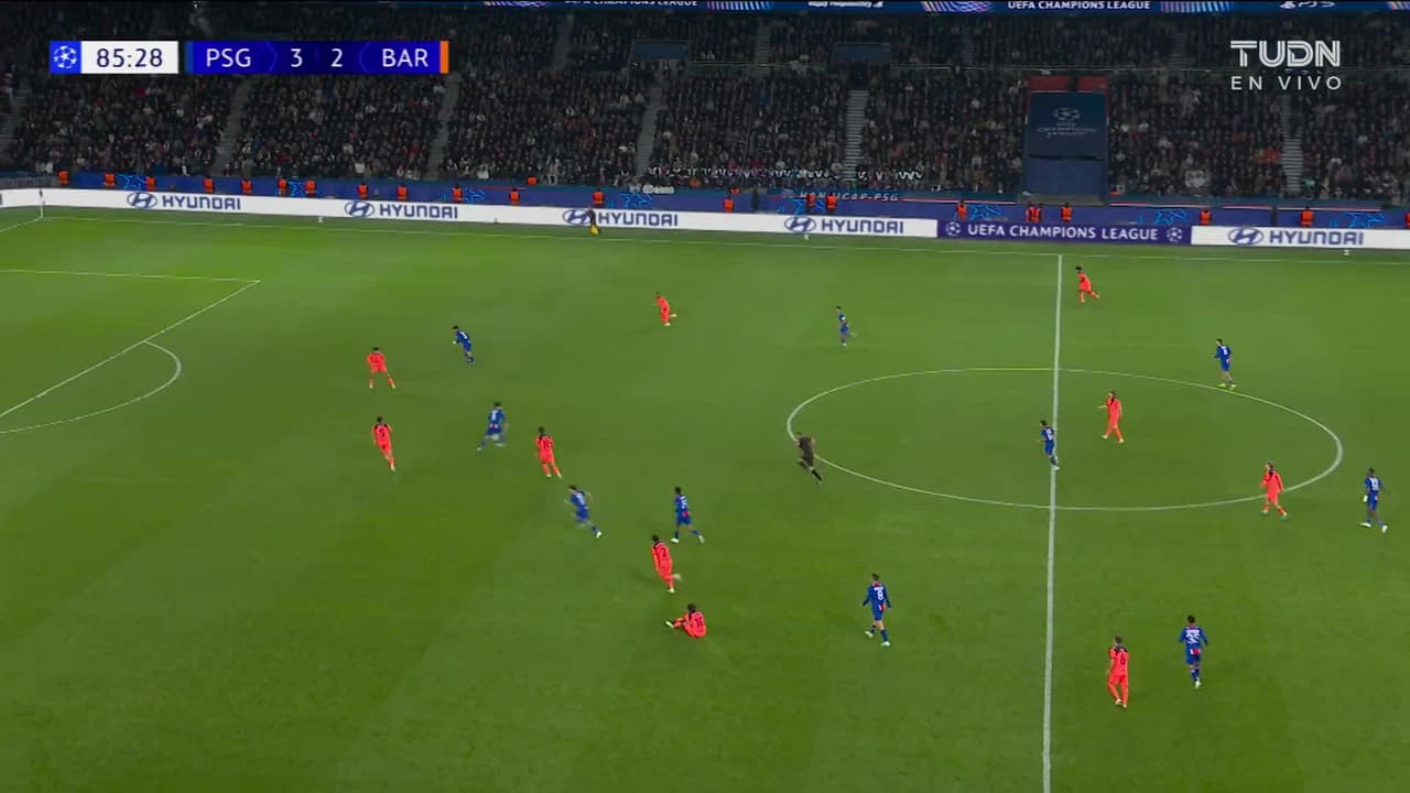 ¡GOL!  anota para Paris Saint-Germain. Fabián Ruiz