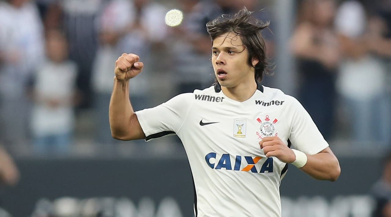 SAO PAULO, BRAZIL - JULY 03: Angel Romero of Corinthians celebrates scoring the first goal during the match between Corinthians and Flamengo for the Brazilian Series A 2016 at Arena Corinthians on July 3, 2016 in Sao Paulo, Brazil. (Photo by Friedemann Vogel/Getty Images)