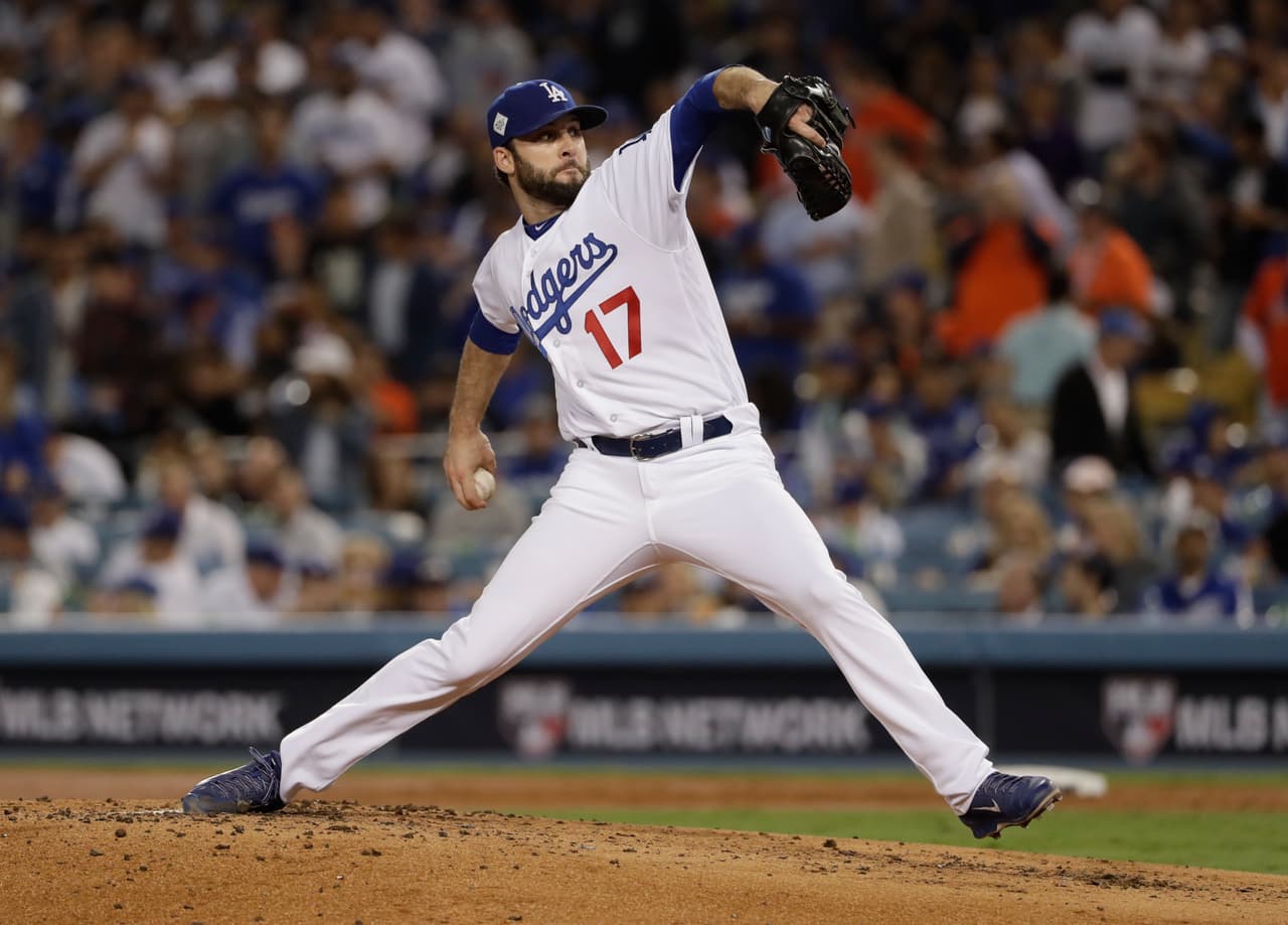 Brandon Morrow de Los Angeles Dodgers ingresó para cerrar la segunda baja, convirtiéndose apenas en el segundo jugador en la historia en disputar los siete juegos de una Serie Mundial.