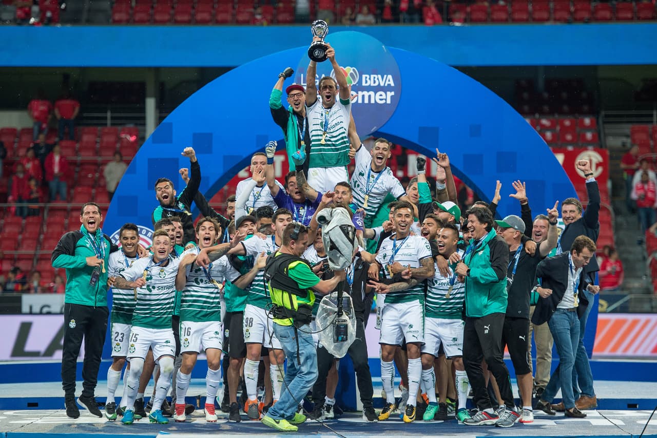 Santos Laguna (6): Invierno 1996, Verano 2001, Clausura 2008, Clausura 2012, Clausura 2015 y Clausura 2018.
