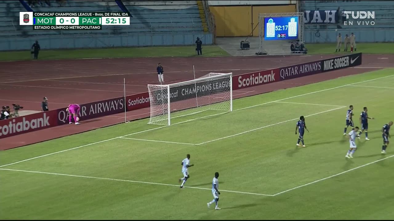 ¡TIRO ATAJADO! disparo por Mauricio Isais.