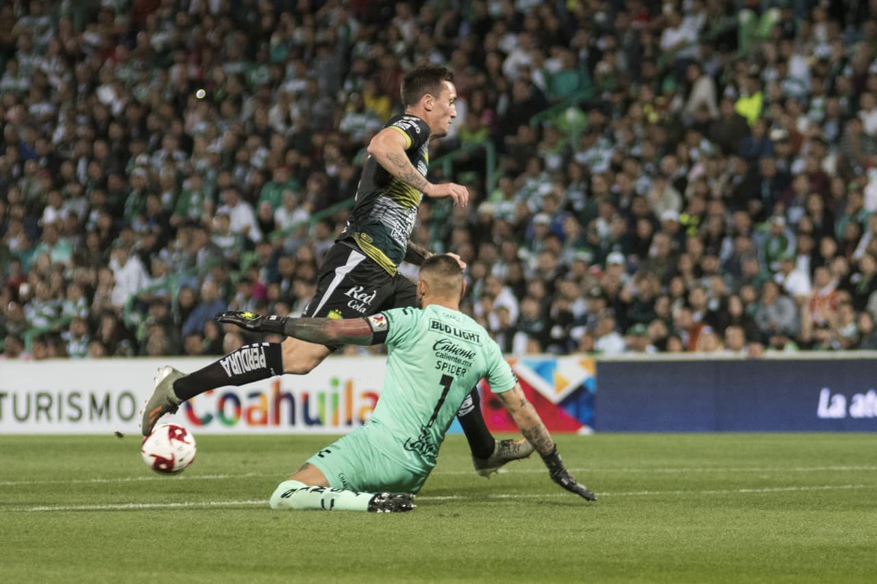 ¡Partidazo en la Comarca Lagunera! Santos vence al León 3-2 con autoridad y dos goles de penal.