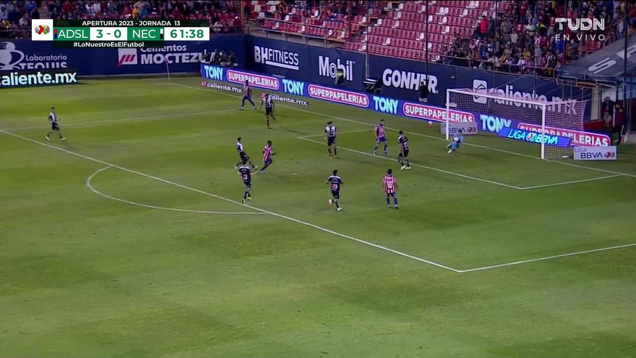 ¡TIRO ATAJADO! disparo por Vitinho.