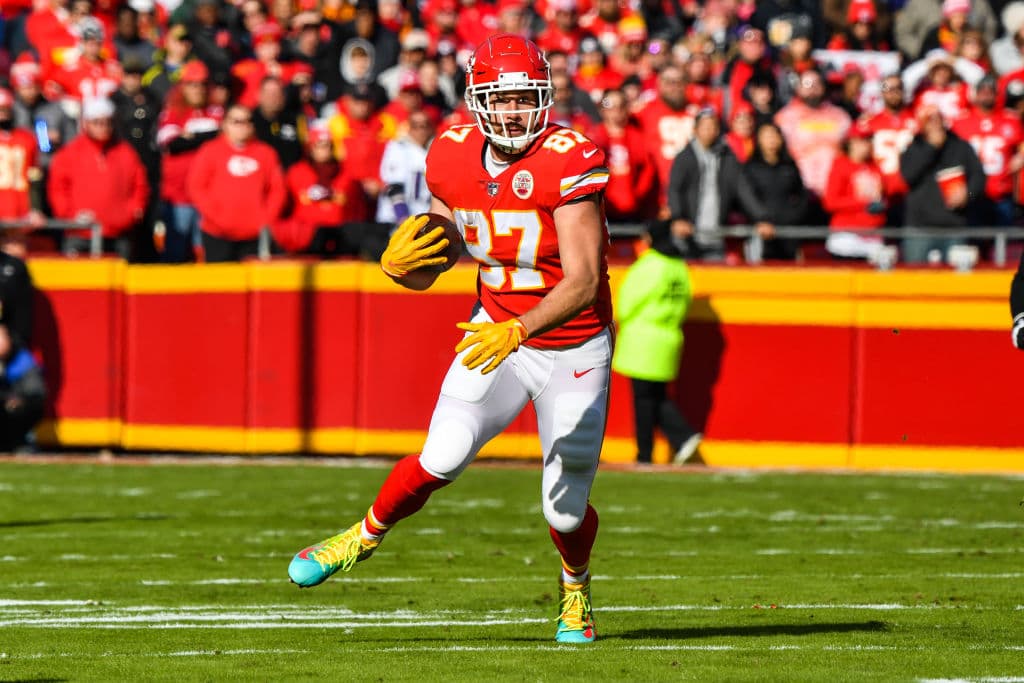 Travis Kelce es quizás el mejor ala cerrada de la Liga en este momento. Prueba de ello es que el sábado ante Indy capturó siete pases para 108 yardas. En 2018 pasó de 100 recepciones y mil yardas.