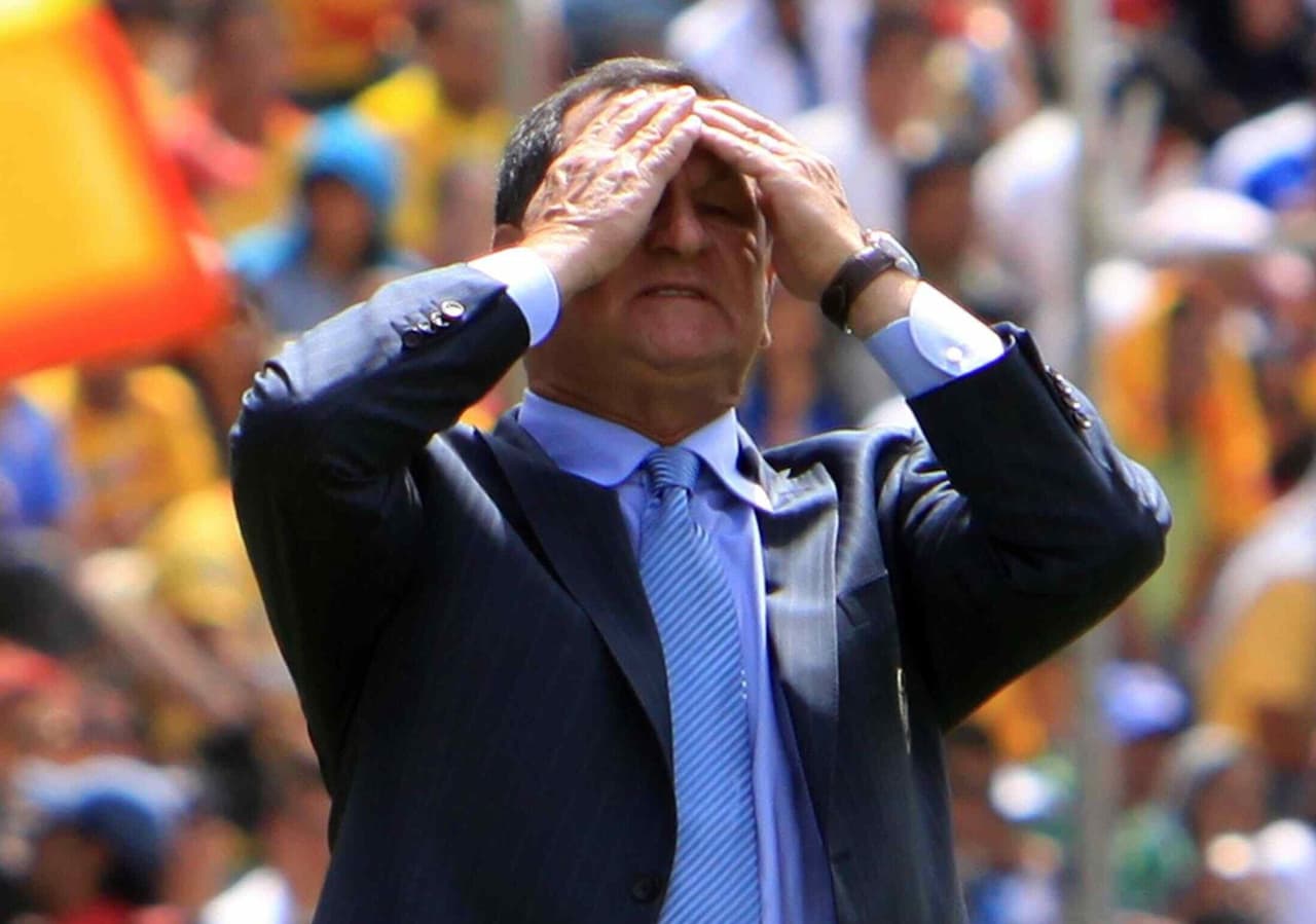 Enrique Meza tuvo un segundo paso por Cruz Azul durante casi tres años, desde julio de 2009 hasta abril de 2012. Sumó el 56,03 por ciento de los puntos, pero sin lograr quedarse con la Liga MX.