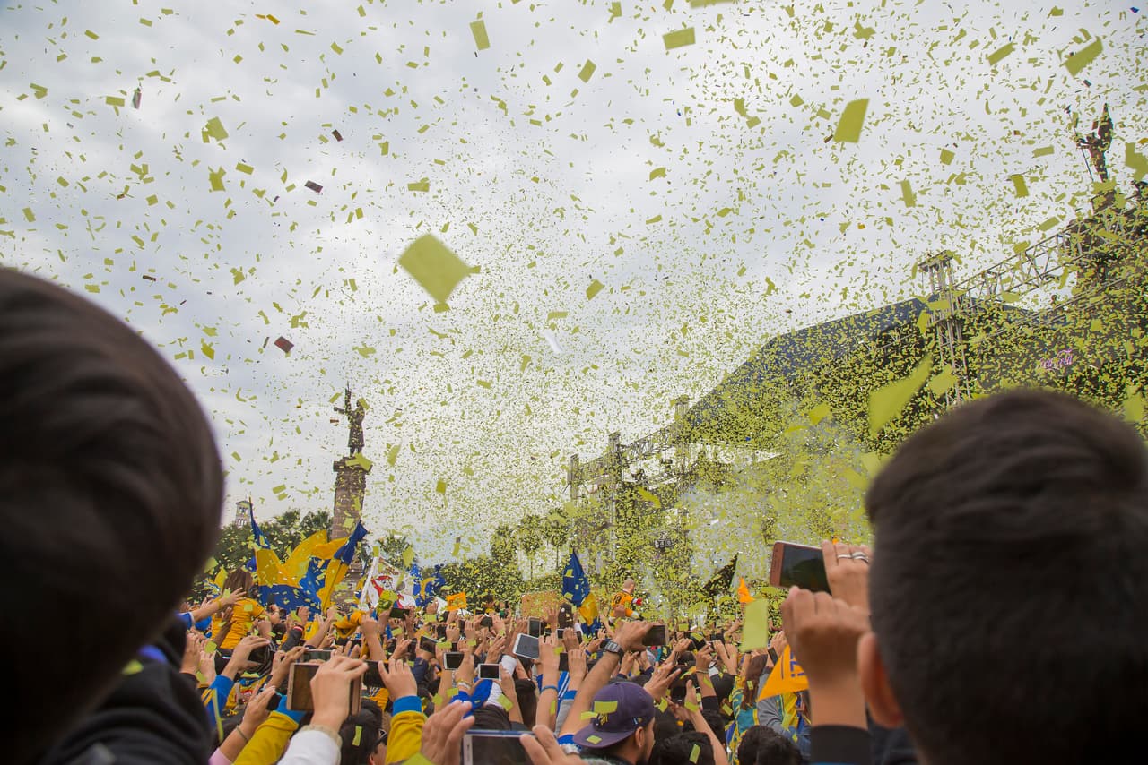 Tigres desfiló por las calles de Monterrey como campeón del Apertura 2017.