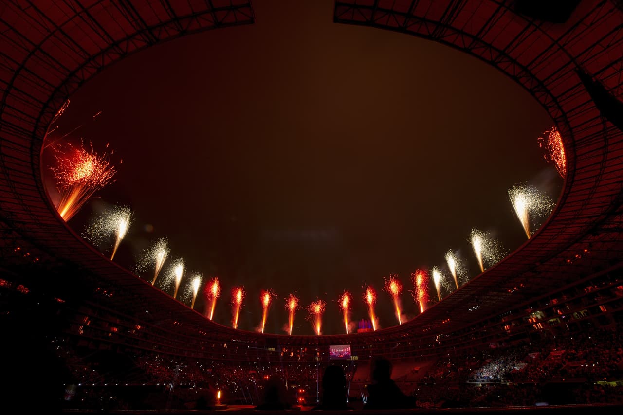 Entre obscuridad y pirotecnia. Así lucía el estadio Nacional de Lima, en Perú, justo al inicio de la Ceremonia de Clausura.