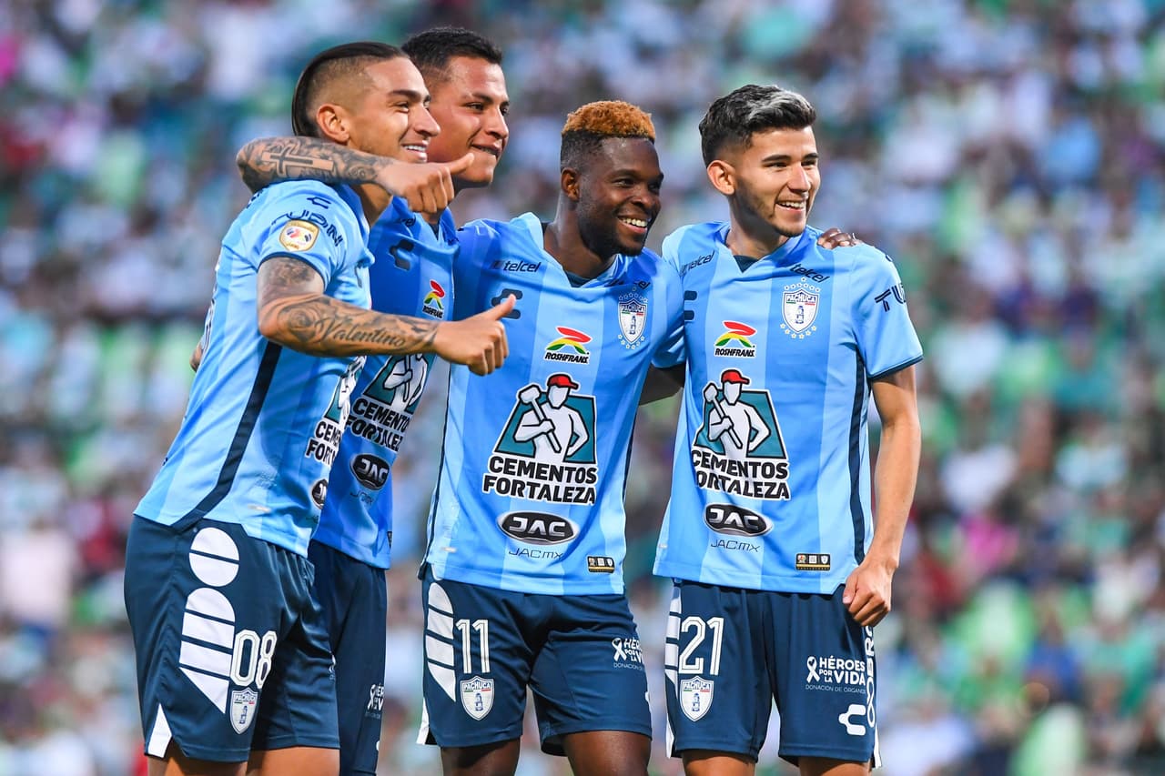 El Pachuca goleó 1-4 a Santos y se pone a un punto de zona de clasificación directa.