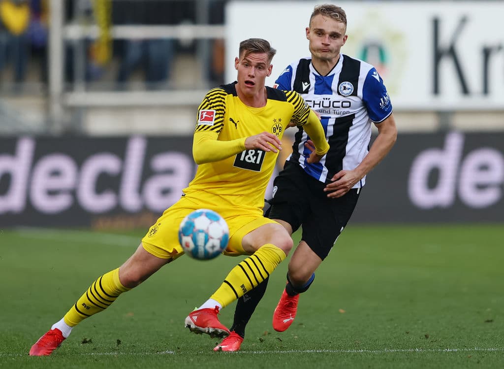 De la mano de Lewandowski, Bayen golea 4-0 al Hoffenheim, sin Erling Braut Halaand, Borussia Dortmund logra vencer 1-3 al Arminia Bielefeld, Leipzig golea 4-1 al Greuther y Freiburg vence 0-2 en su visita al Wolfsburg.