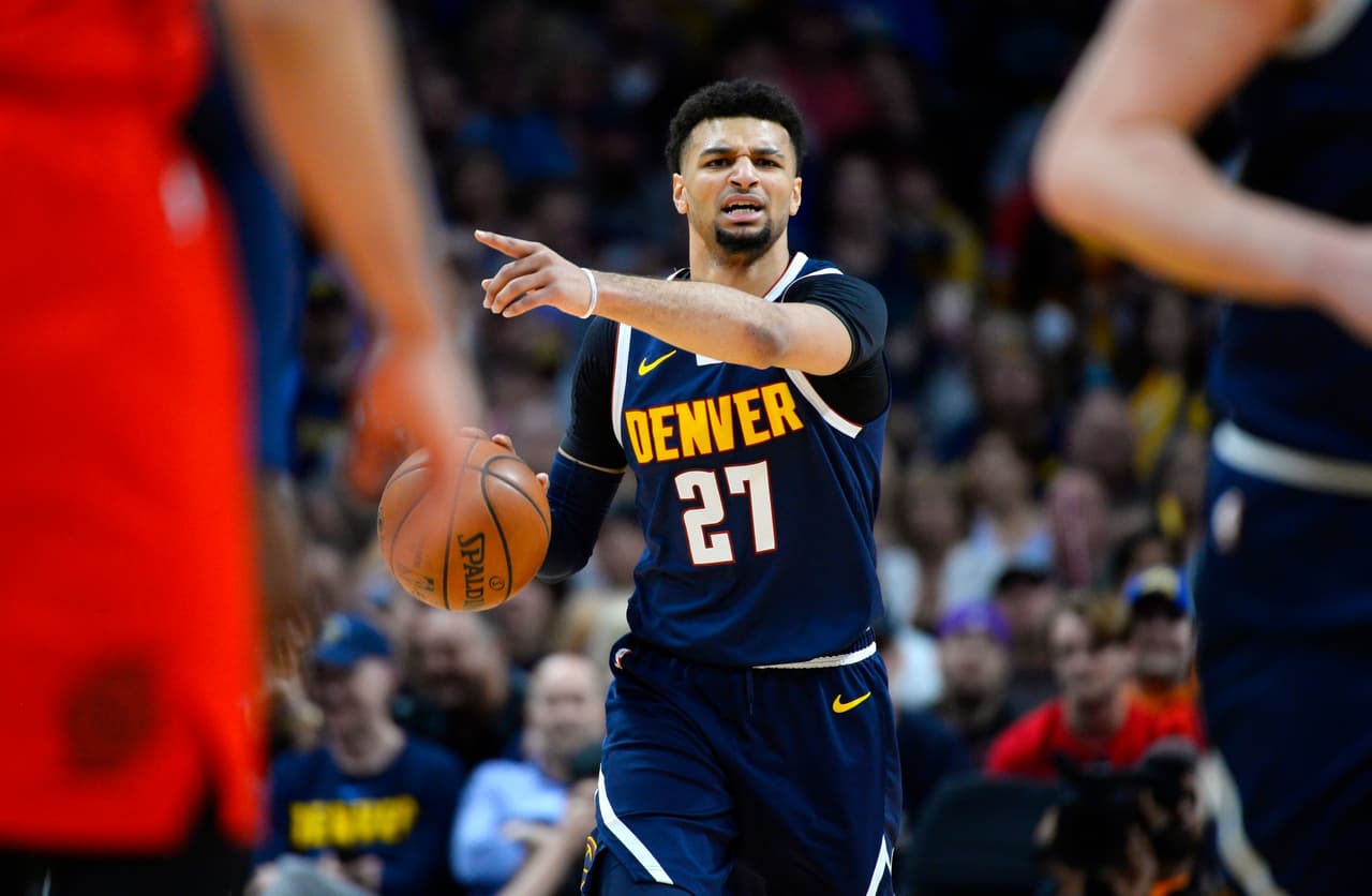 Si hablamos de la mala tarde de Lillard, tenemos que meter a esa charla la de Jamal Murray, el líder espiritual de los Denver Nuggets, al encestar solo 4 de 18 lanzamientos a la canasta. Acabó con 17 unidades.