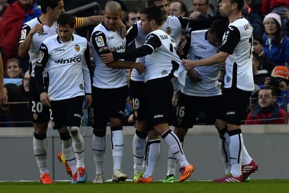 Poco duró la igualdad, entre Alcácer y Feghouli volvieron loca a la defensa barcelonista y fraguaron el tercero del Valencia, obra de Alcácer.