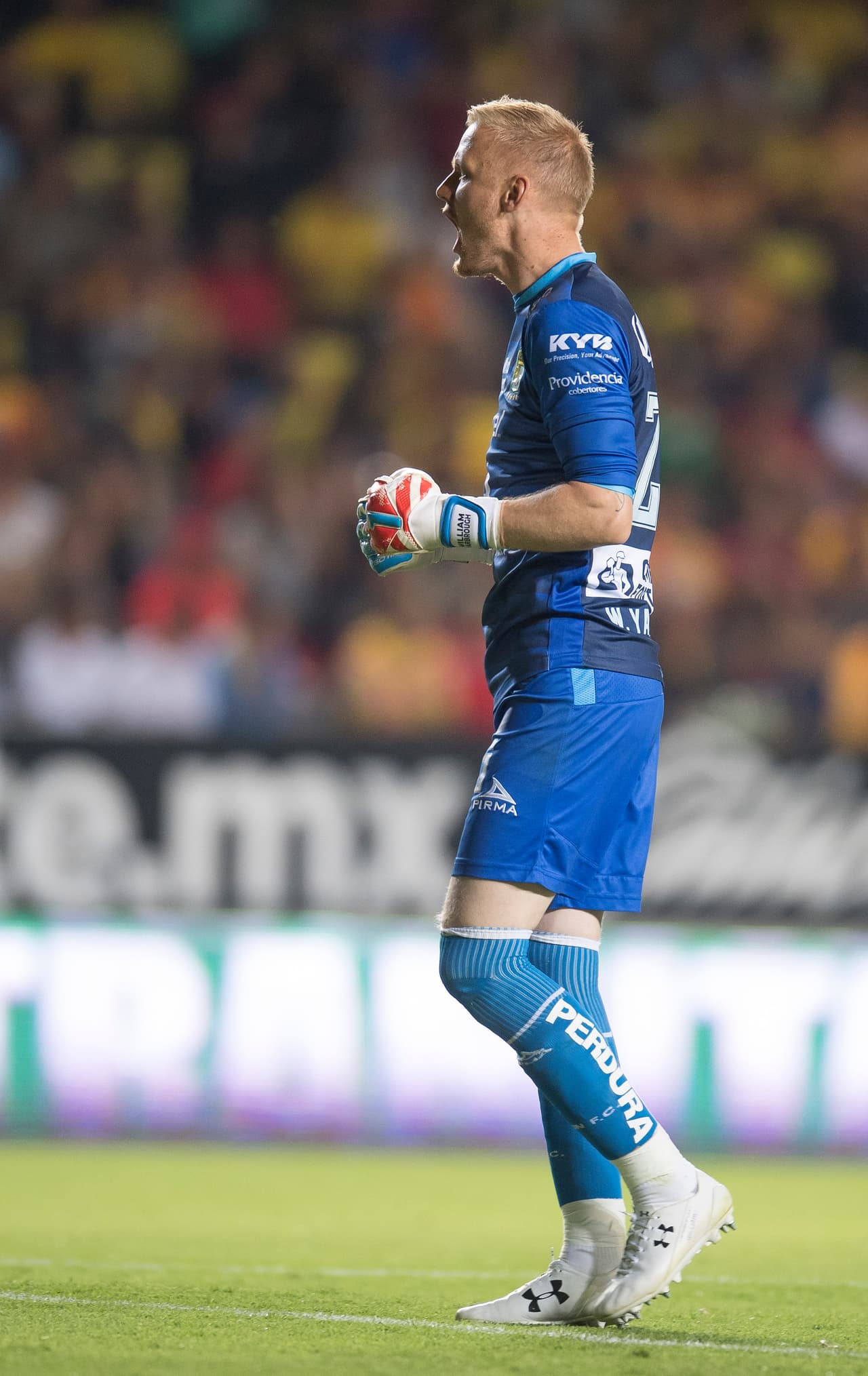 William Yarbrough, portero del León celebra la segunda anotación de su equipo. La tercer victoria consecutiva estaba muy cerca.