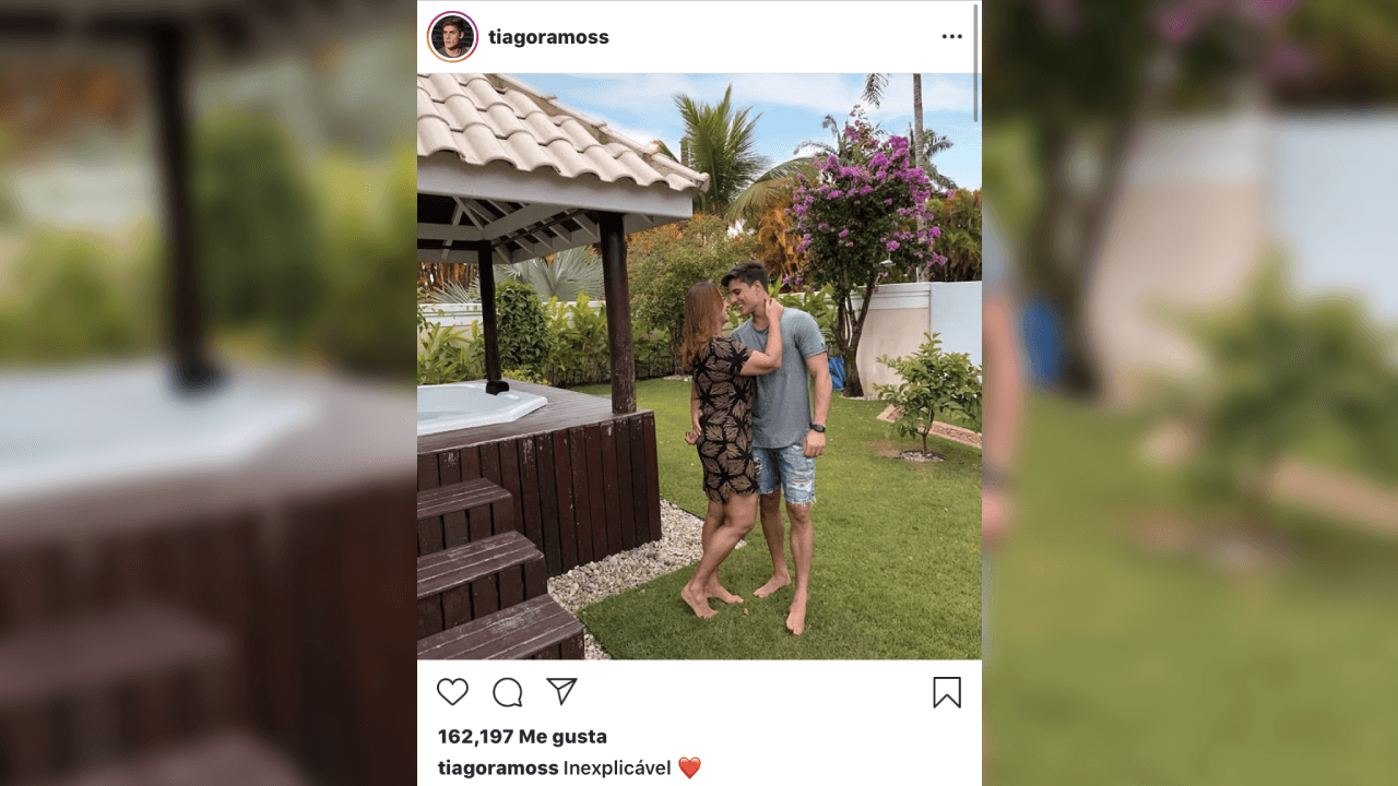 El propio Thiago Ramos dio a conocer su relación con la mamáa del astro brasileño Neymar, mediante su cuenta de Instagram. Ambos subieron la misma foto a sus respectivas cuentas.