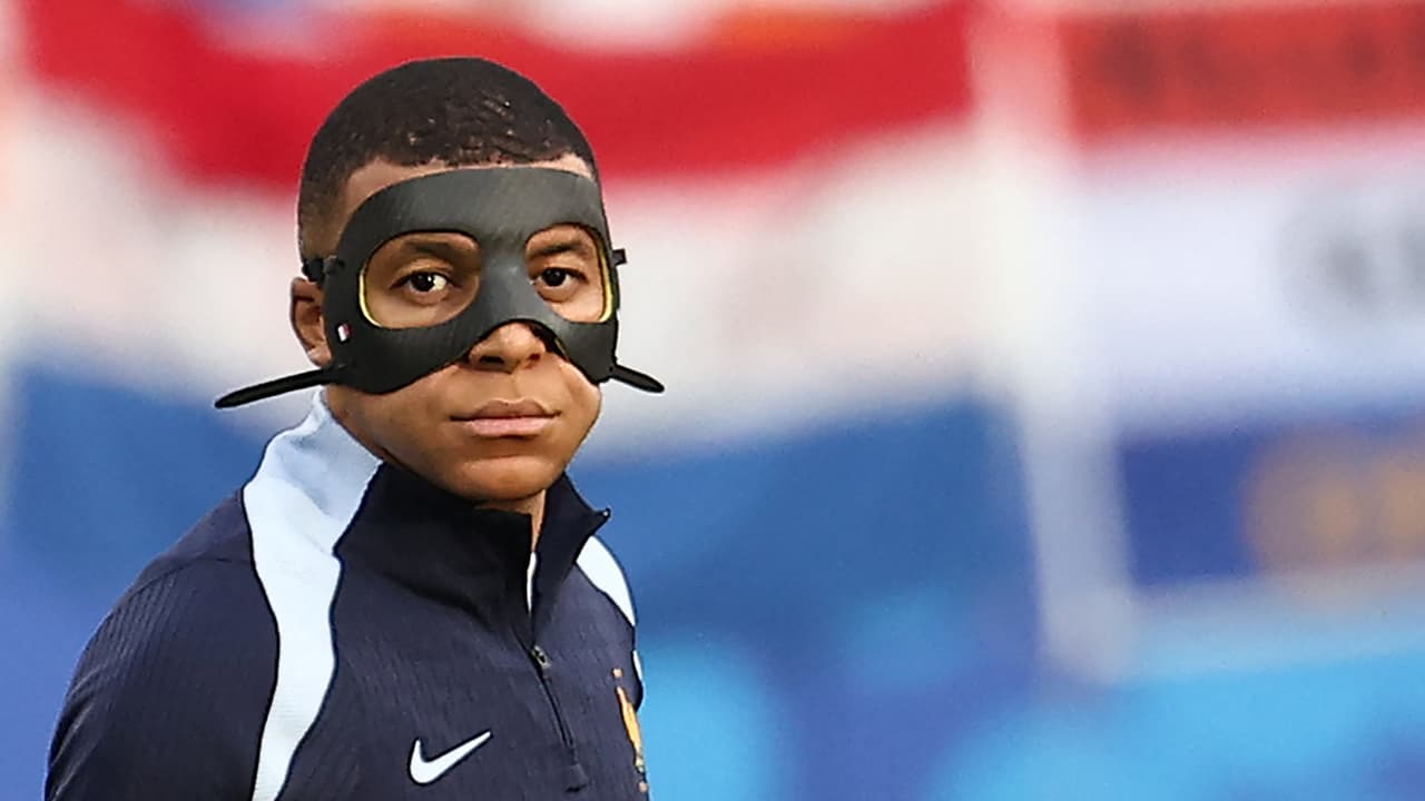 Sin riesgos: Mbappé se queda en la banca