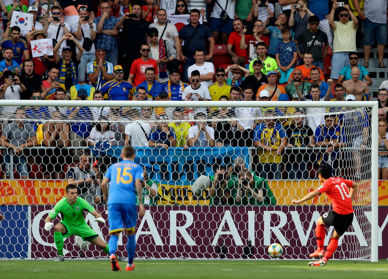 Era el minuto 5 de partido y el encargado de poner la pelota junto a la red fue Lee Kang-in, quien engañó perfecto al portero Lunin.