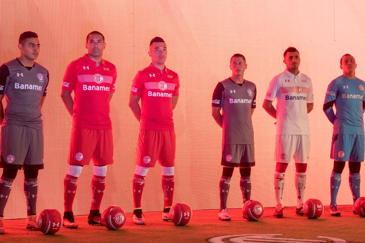 El uniforme que presentó Toluca para el ciclo 2016-2017.
