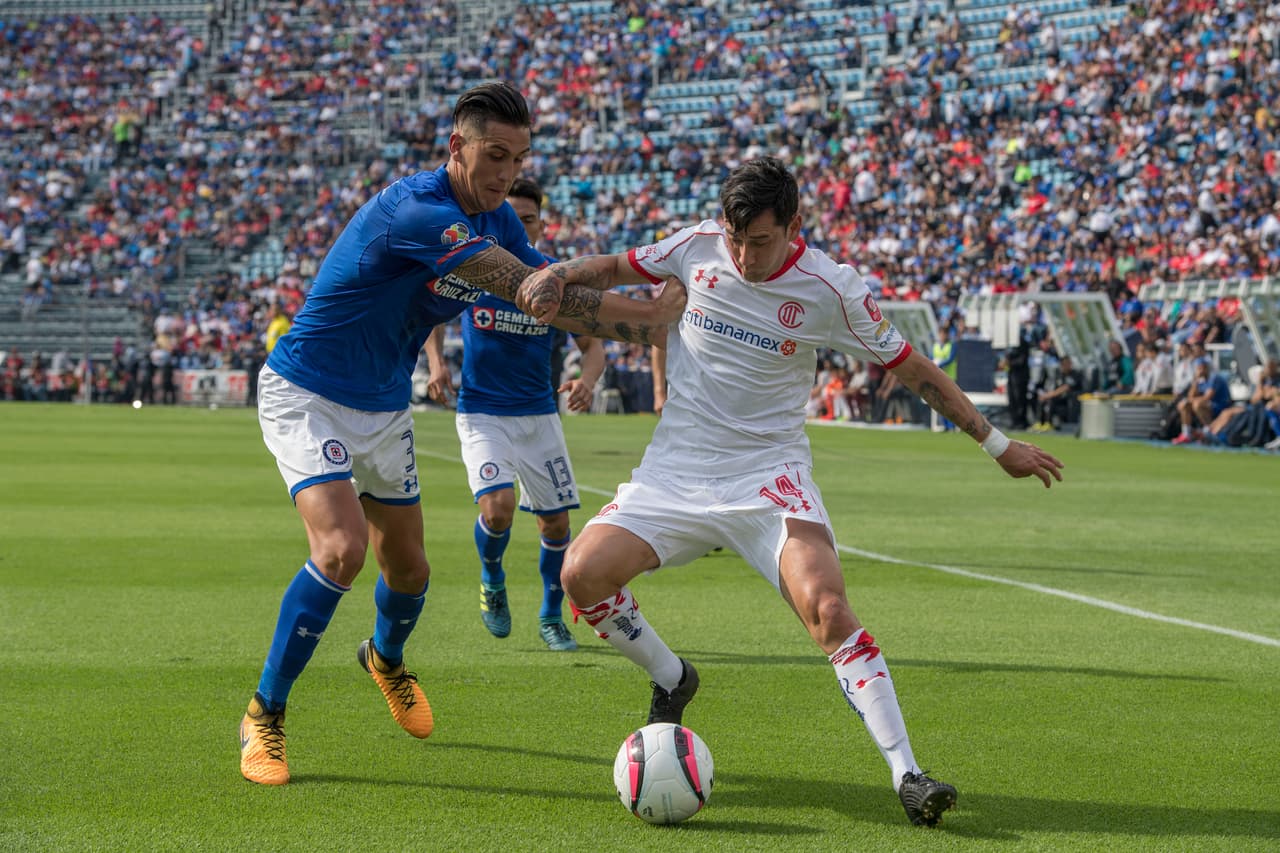 En largos periodos del partido se extrañaron los hombres importantes de ambos equipos. Hauche y Sambueza por Toluca. Méndez, Baca y Mora por La Máquina. Extraviados y sin mucha participación.