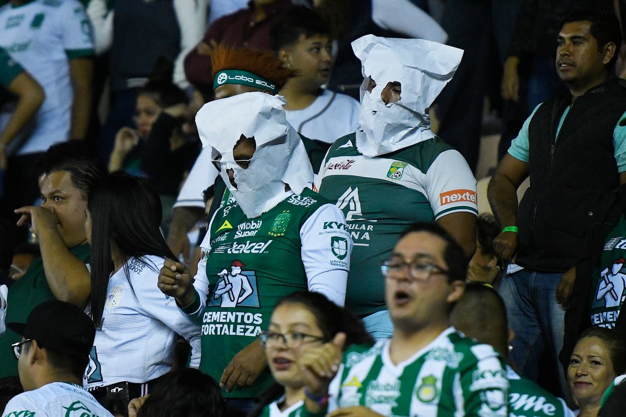 <b>Lo peor: </b>León no levanta, desde la llega de Ignacio Ambriz el equipo lleva una marca de 2-1-5, ahora perdió en casa ante Chivas y la afición hizo sentir su malestar en las tribunas.