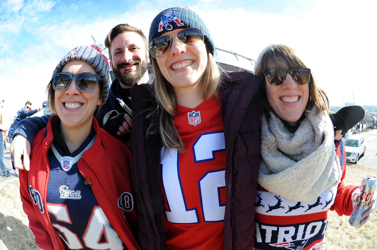 La adrenalina de los fans se desbordó durante los juegos de Campeonato de Conferencia de la NFL. ¡Checa las mejores tomas!