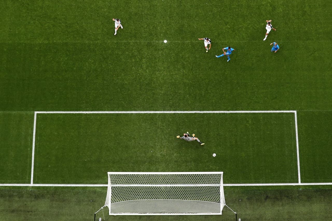 Brasil incluso embocó el balón, pero en fuera de lugar de Gabriel Jesús.