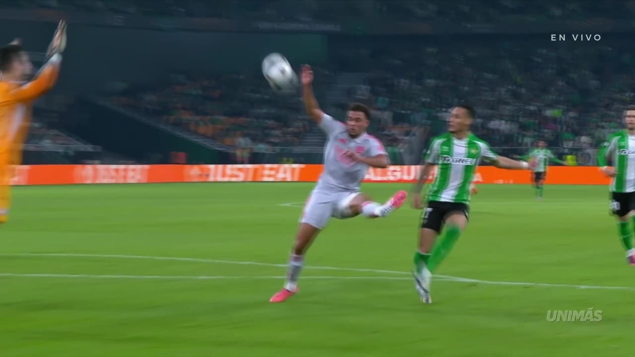 Antony firma una definición exquisita para marcar el segundo gol