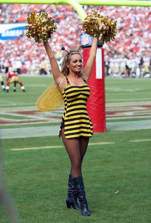No todo es terror en Halloween, las porristas de la NFL mostraron su lado sexy con estos disfraces, unos coquetos, otros muy HOT, tú decides.