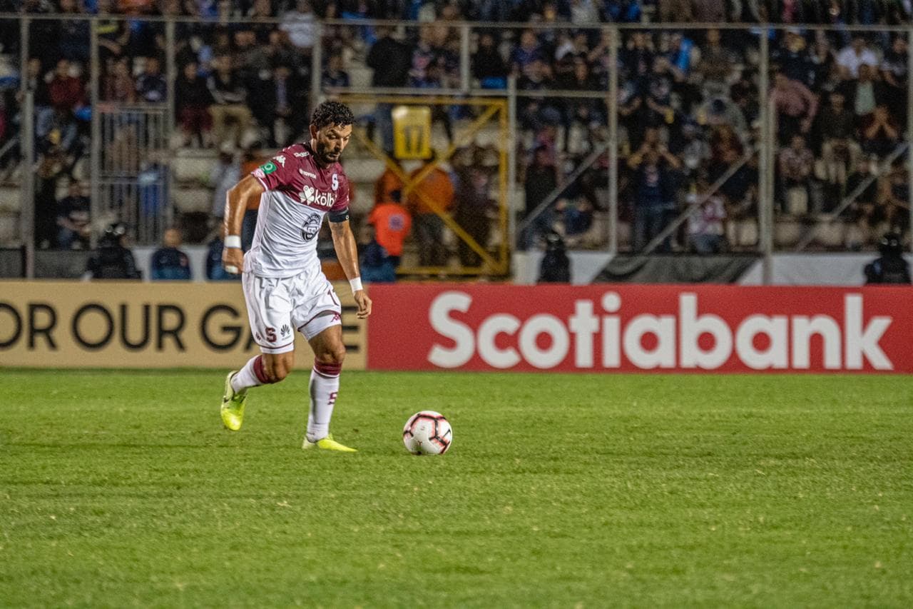 Motagua no pudo remontar el 1-0 de ida y tras empatar en el encuentro de vuelta a cero goles, Saprissa se queda con el trofeo.