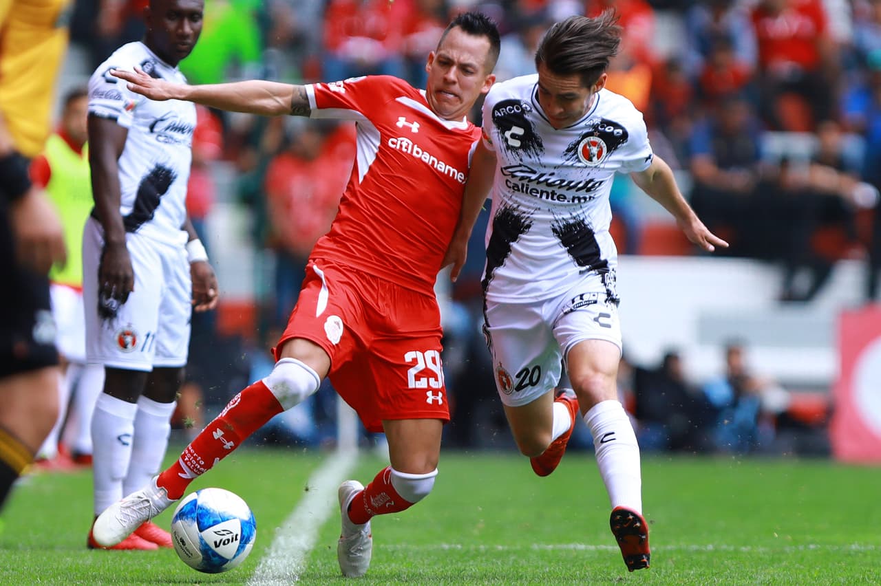 El lateral derecho 
<b>Rodrigo Salinas</b> sirvió como 'tapón' en la defensa del Toluca para sostener la victoria 3-0 sobre Xolos de Tijuana.