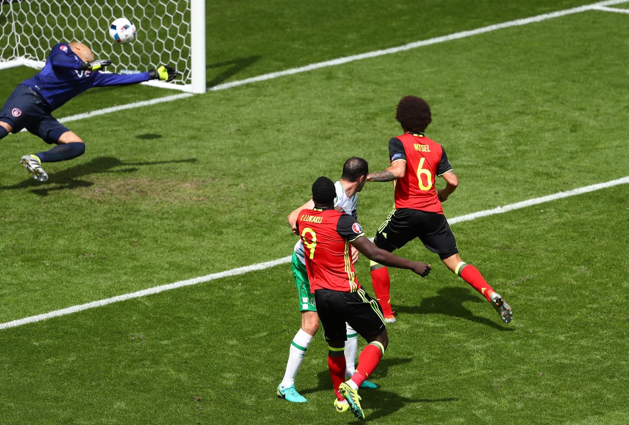 El segundo gol llegaría en un cabezazo de Witsel que le doblaría la mano a Randolph.