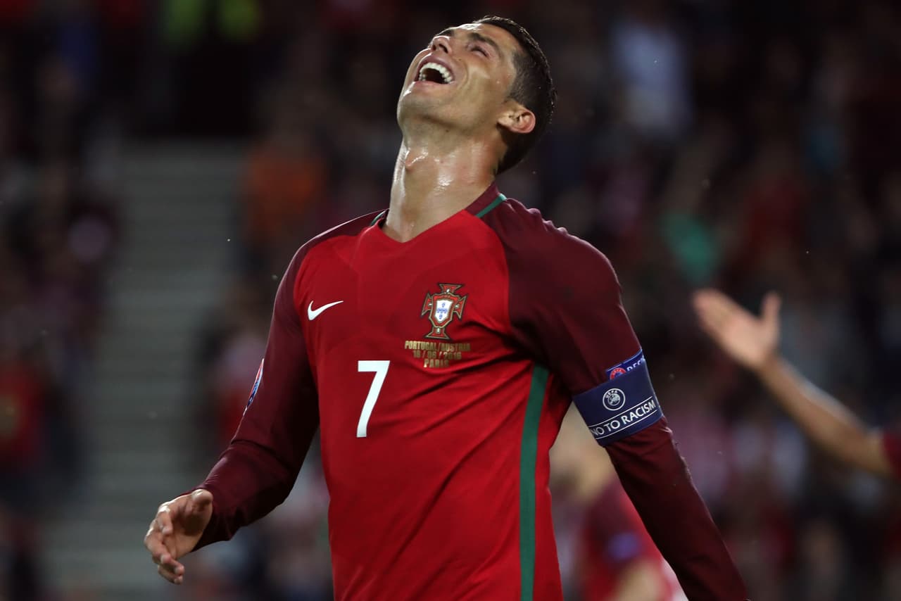 La selección de Portugal se sigue complicando su pase a la siguiente ronda y Ronaldo sigue hundido en su malaria de no anotar en la Eurocopa.