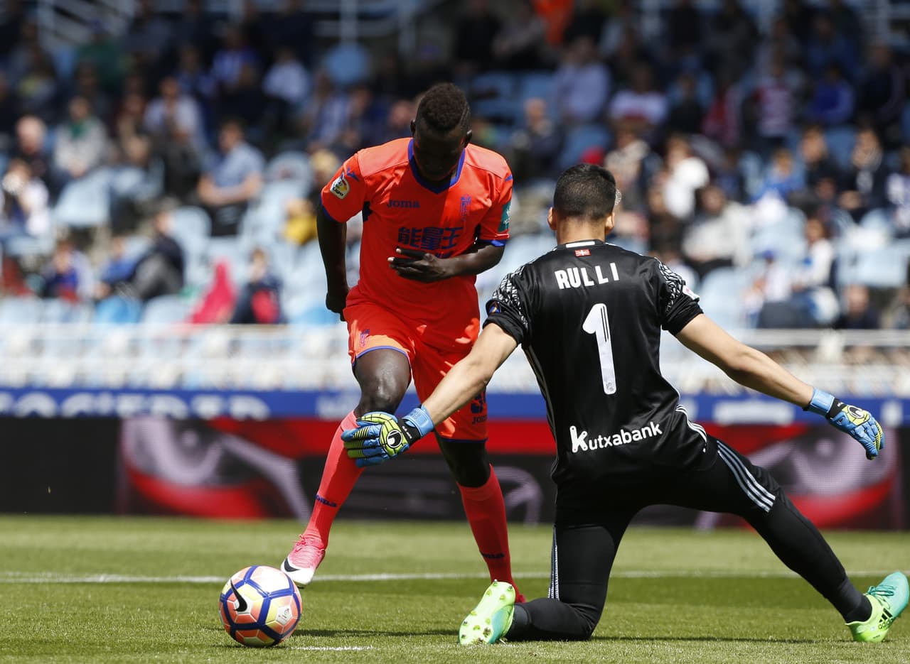 El equipo 'nazarí' continuó buscando el arco del argentino Rulli pero no podía hacerlo con peligro.