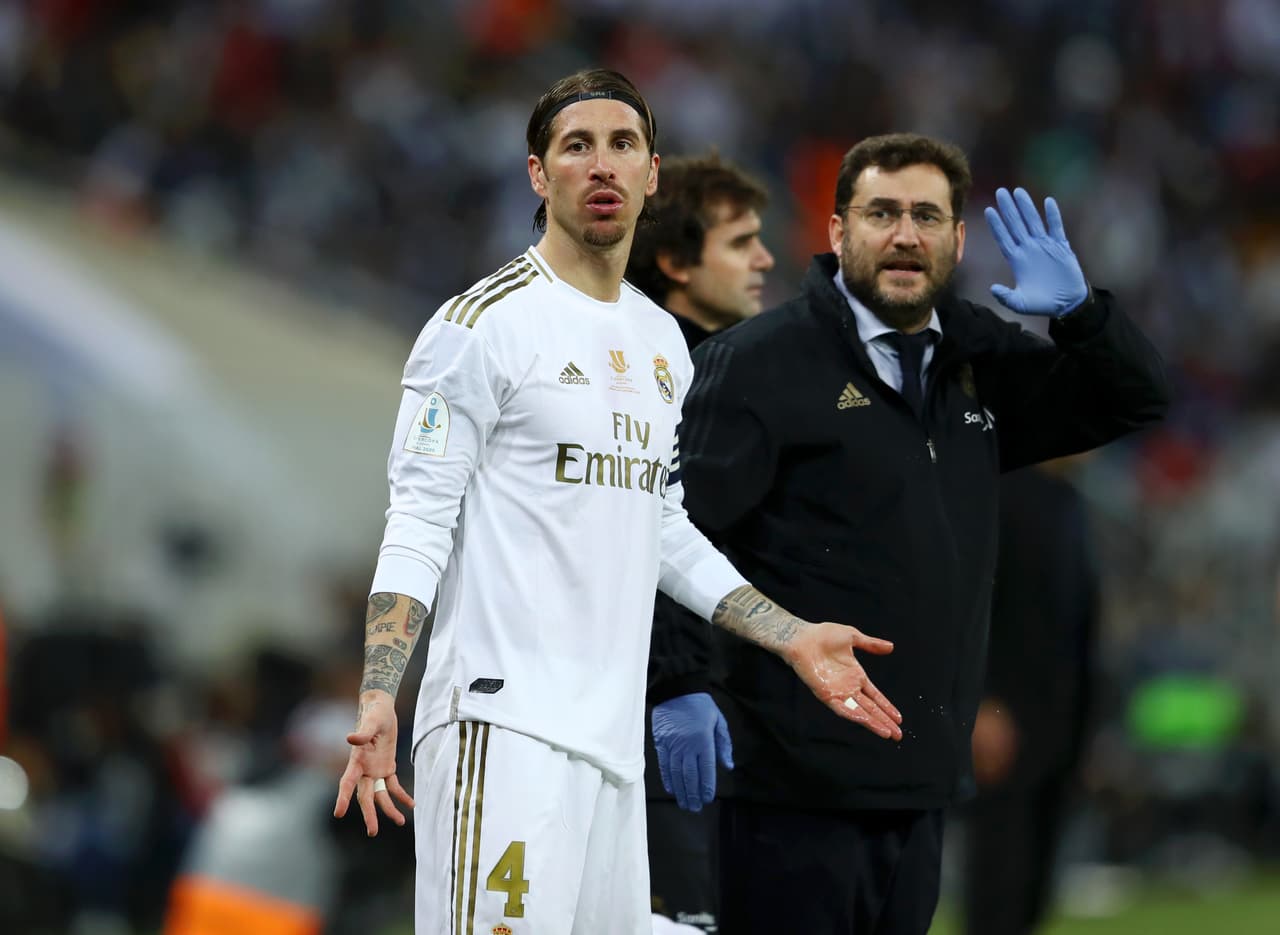 En el volado previo a la tanda de penales la ganó Sergio Ramos, el capitán y defensor español del Real Madrid eligió la portería de la izquierda de los banquillos, mismo lado que 
<b>San Siro.</b>
