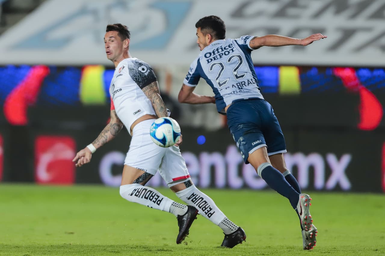 Con gol de Nacho Malcorra desde el punto penal, Atlas logra vencer a Pachuca 0-1 para romper una racha de 10 partidos sin ver la victoria.