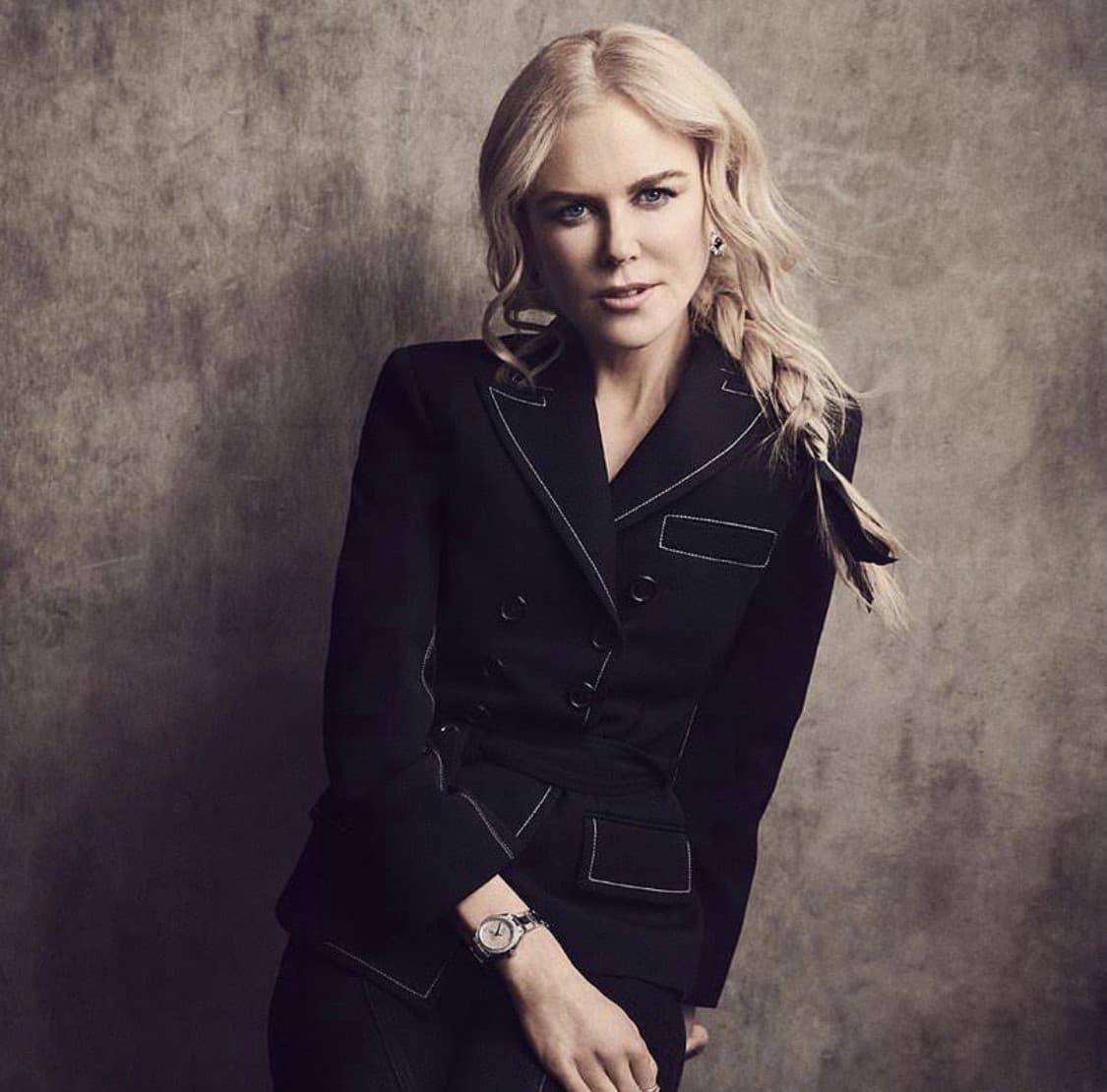 Con una voz suave y calmada, Nicole hace que las cosas se vuelvan más extrañas y tensas.
<br>