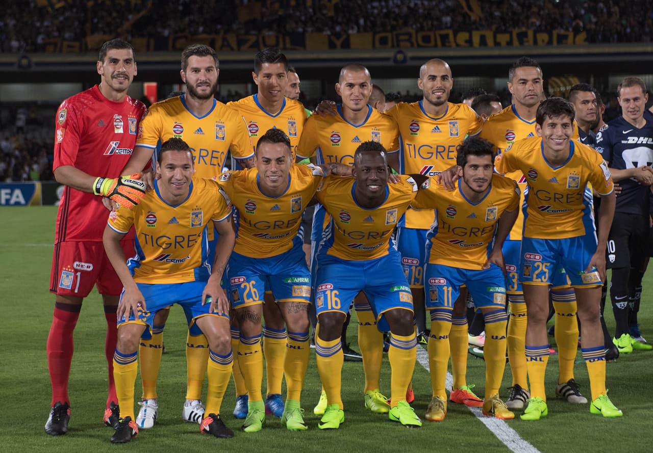 Los once de Tigres: Guzmán: Juninho, Ayala, Jorge Torres, Advíncula; Damm, Pizarro, Duelas, Álvarez; Vargas, Gignac.