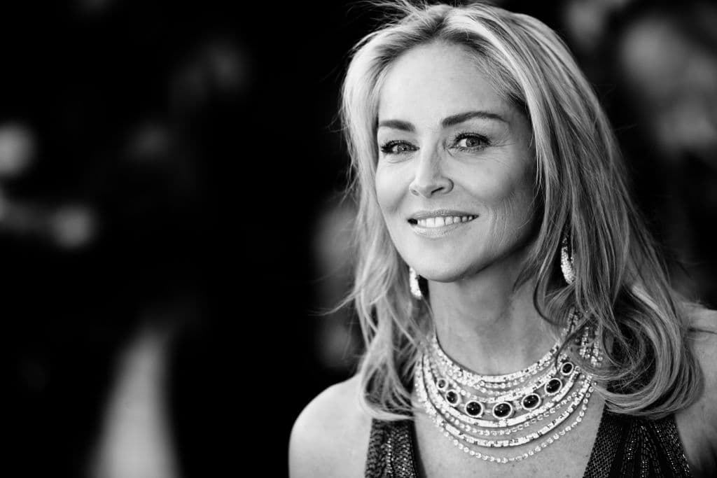 La actriz lució sonriente y agradecida por el sueño vivido en esta pequeña ciudad francesa.