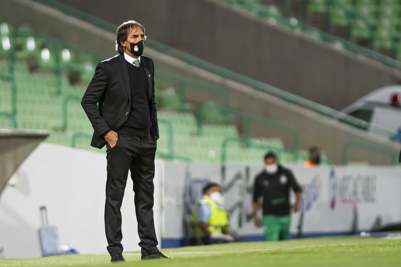 Guillermo Almada estima que el máximo nivel de Santos está lejos