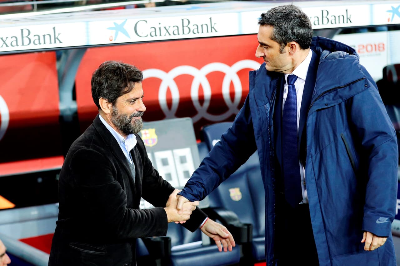 Quique Sánchez Flores, DT del Espanyol, y Ernesto Valverde, su homólogo del Barcelona, pusieron una mayoría de nóminas titulares para este partido.