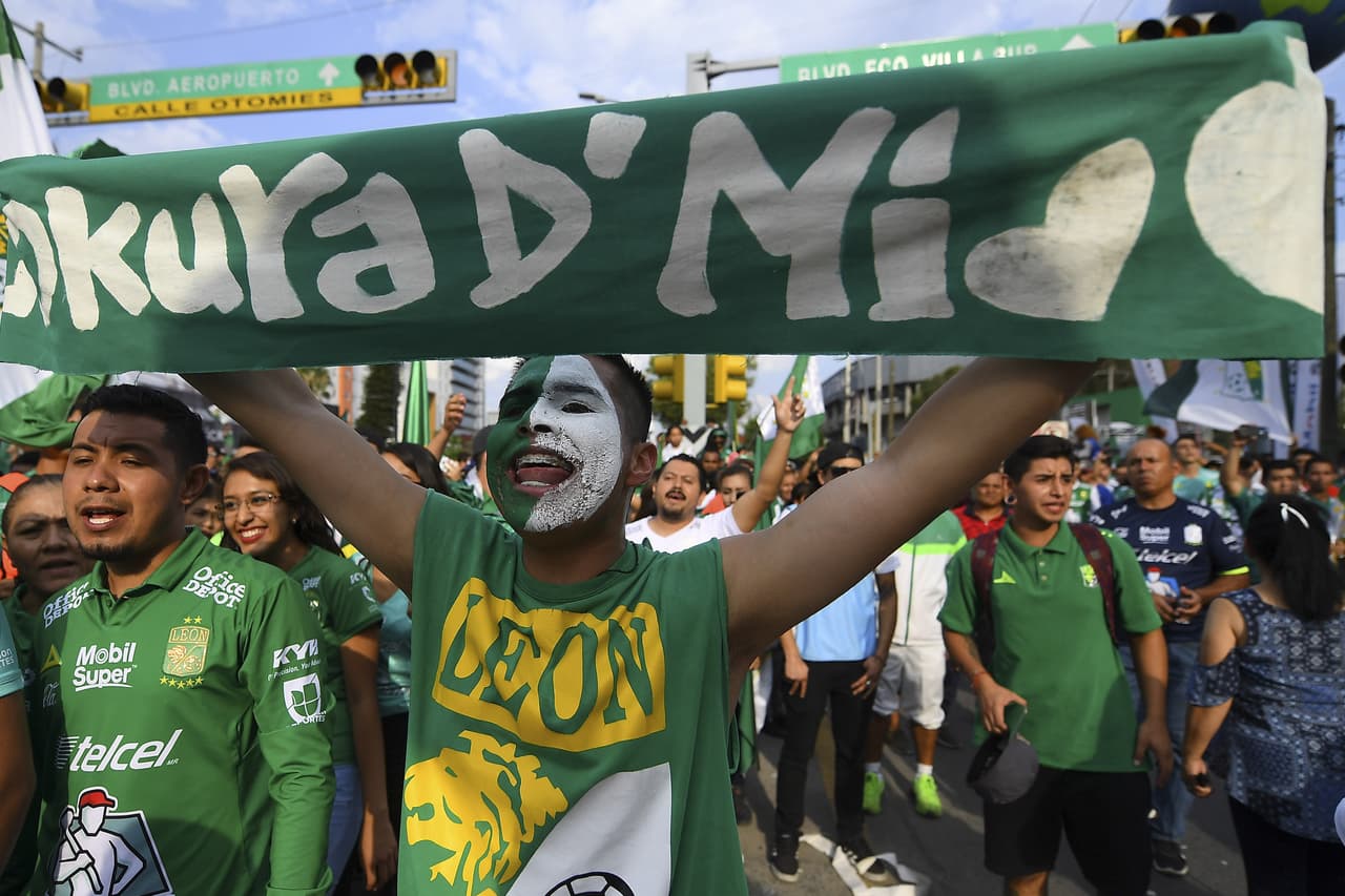 A pocos minutos de la Final del Clausura 2019 entre León y Tigres así viven los fanáticos la llegada al estadio.