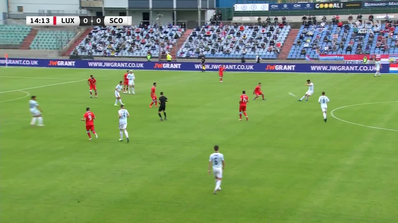 ¡TIRO ATAJADO! disparo por Lyndon Dykes.