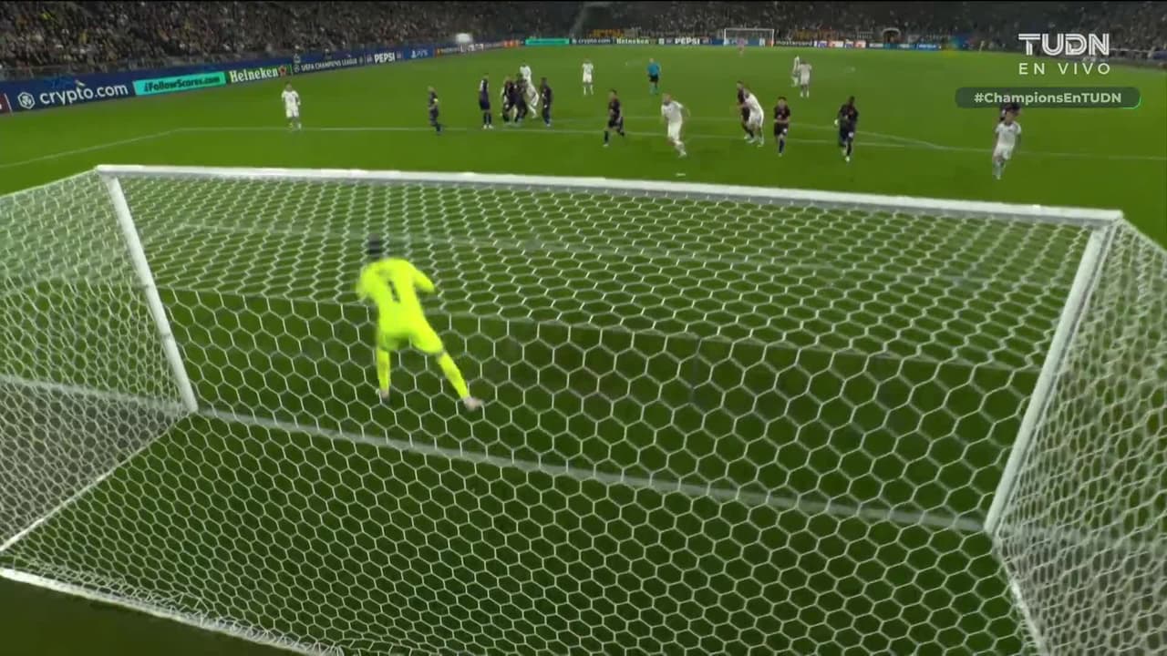 ¡GOL!  anota para FC København. Gabriel Pereira