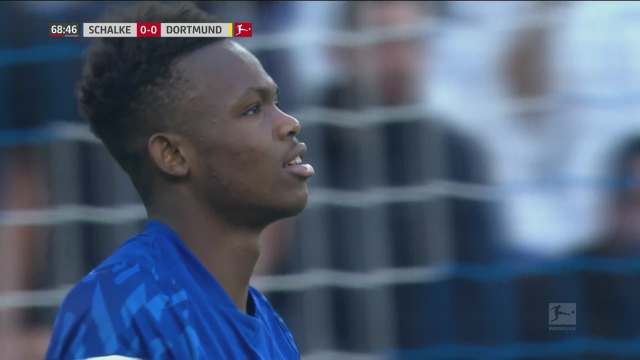 ¡Terrible definición! Matondo manda el balón al cielo