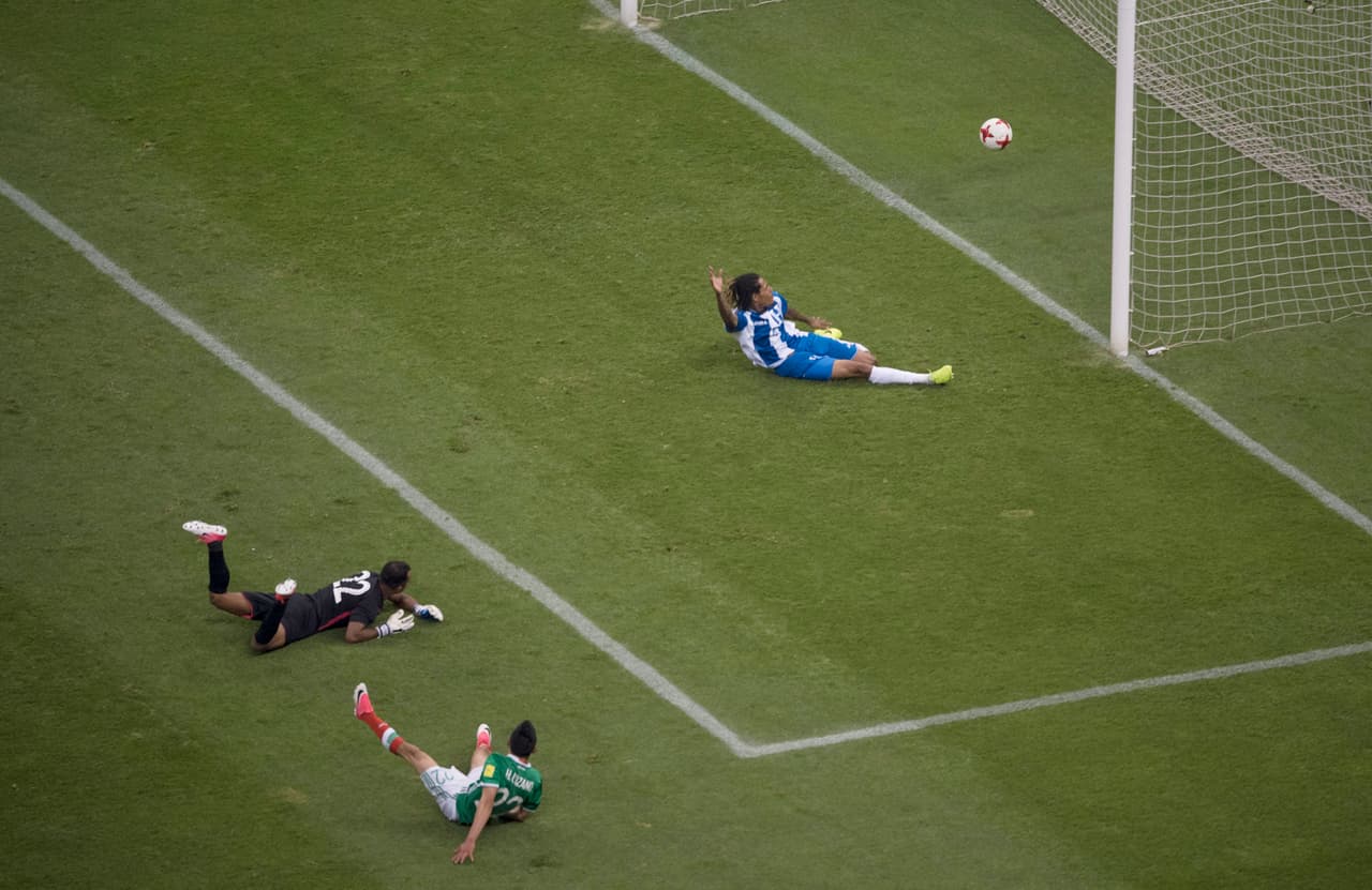 El tanto de Hirving Lozano cayó al minuto 63 tras sacar al portero y disparar cruzado.