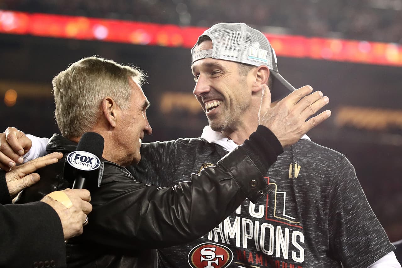 Mike y Kyle Shanahan, dos grandes estrategas protagonistas en la NFL.