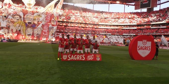 Porto conquistó Lisboa y venció 2-0 al Benfica para alcanzarlo en la cima de la clasificación. Marega y Zé Luís anotaron, mientras que Jesús Corona jugó todo el partido.