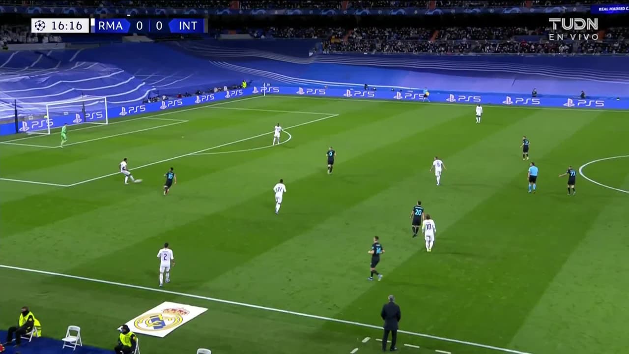 ¡GOL!  anota para Real Madrid. Toni Kroos
