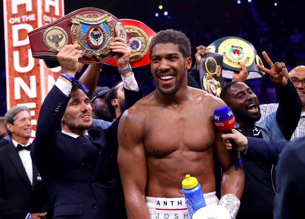 El puntaje de las tarjetas fue 118-110(x2) y 119-109. Anthony Joshua vence de manera unánime.