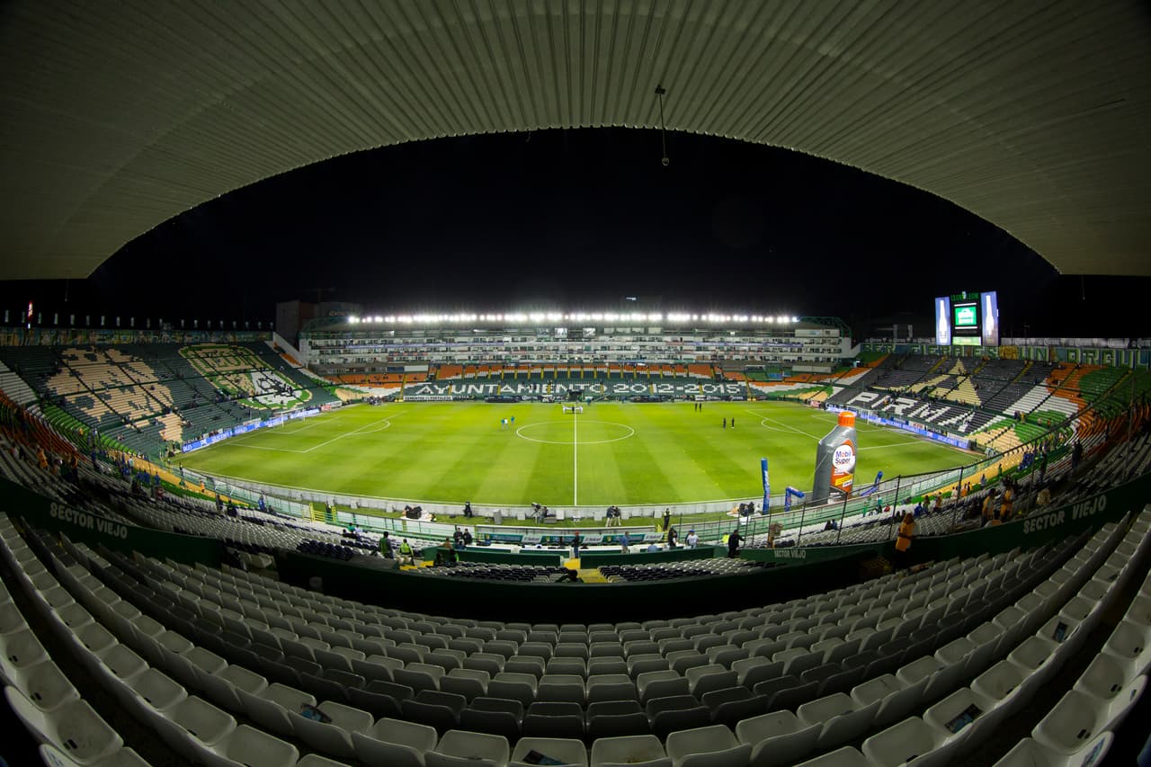 Estadio León - es la actual casa del Club León, aunque hoy se llama Nou Camp. También albergó juegos de fútbol.