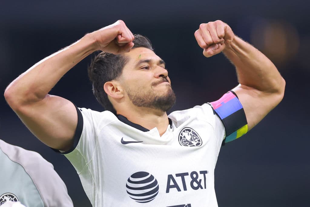 ¡Bombazo! Henry Martín está listo para jugar con América ante Pumas